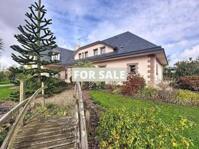 Detached Country House with Covered Swimming Pool