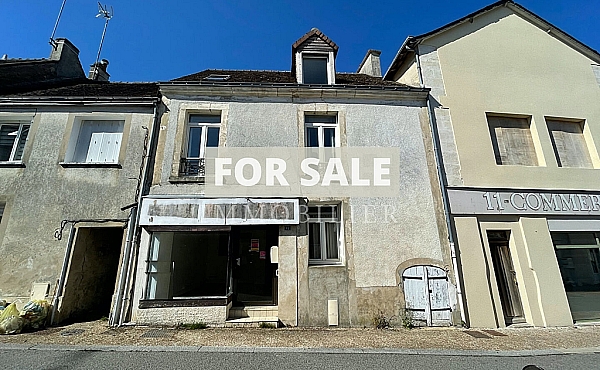 Property in Heart of Popular Small Rural Town