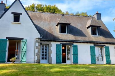 Detached Country House with Outbuilding and Open View