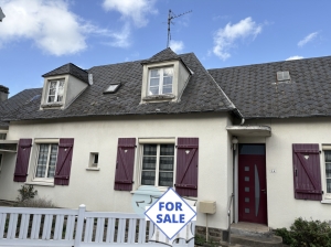 Detached House with Garden and Huge Outbuilding
