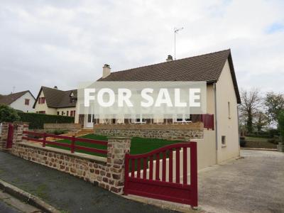 Detached House with Garden in Nice Location