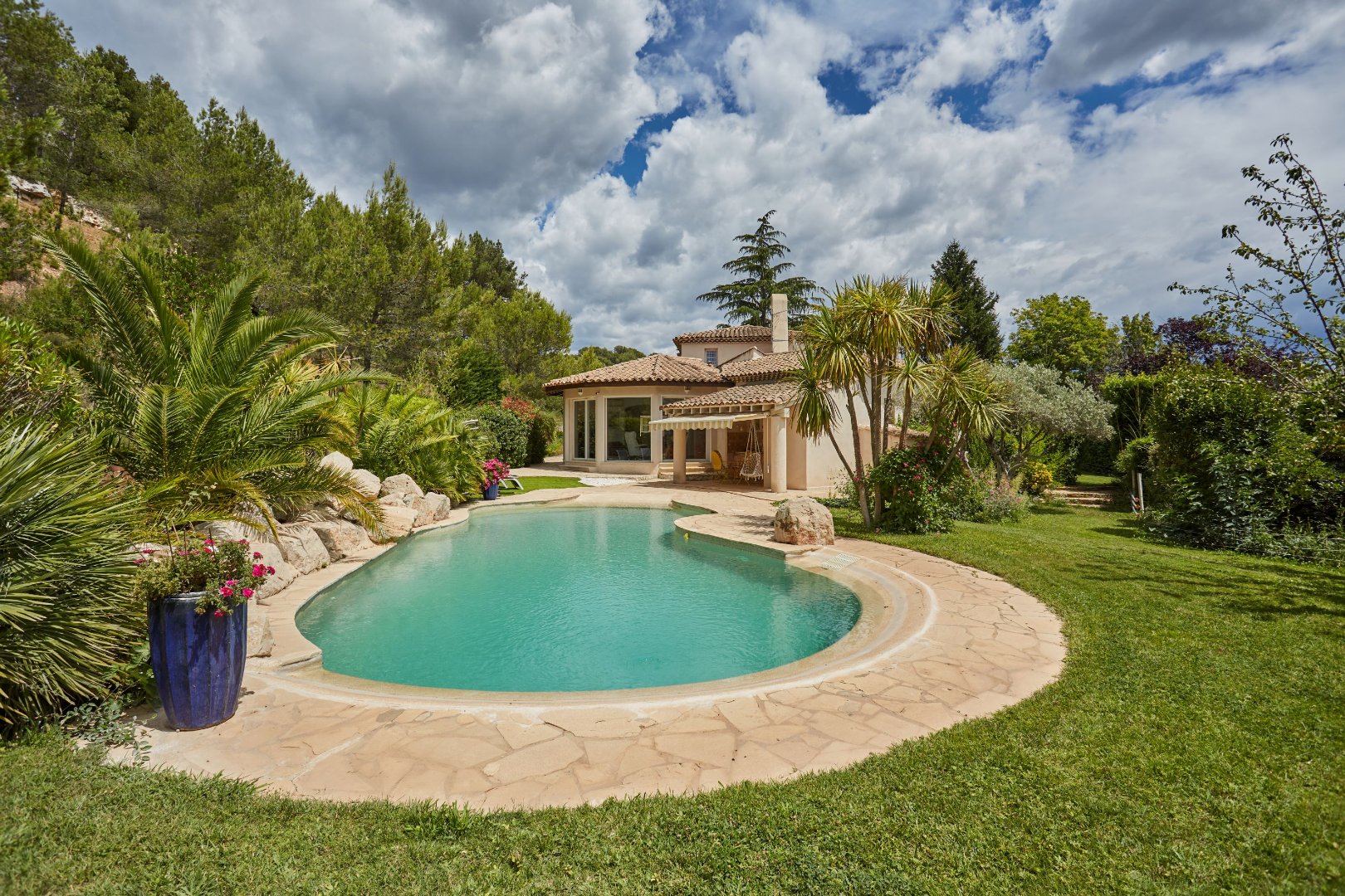 Detached Villa with Swimming Pool on Landscaped Gardens