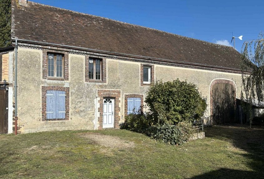 Detached Country House with Outbuilding