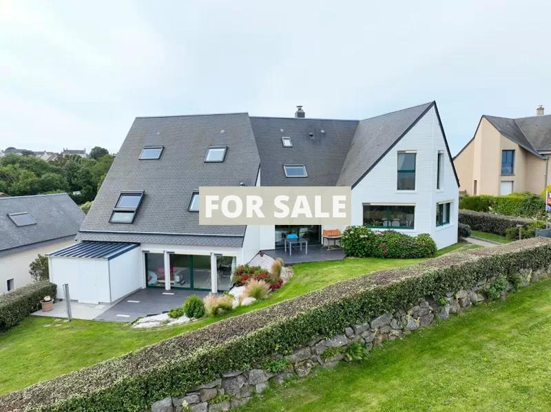 Contemporary Detached House with Sea View