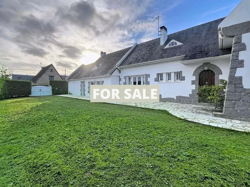 Detached House with Garden by the Coast