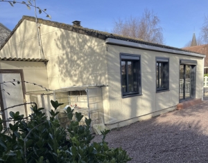 Modern Detached House with Garden