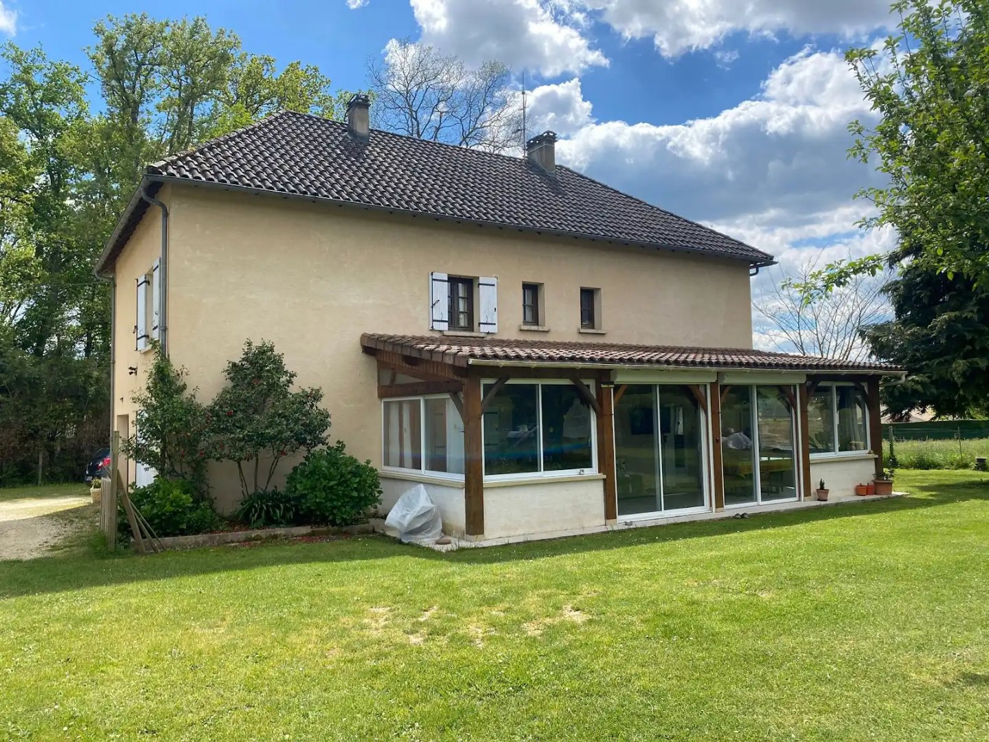 Detached Country House with Landscaped Garden