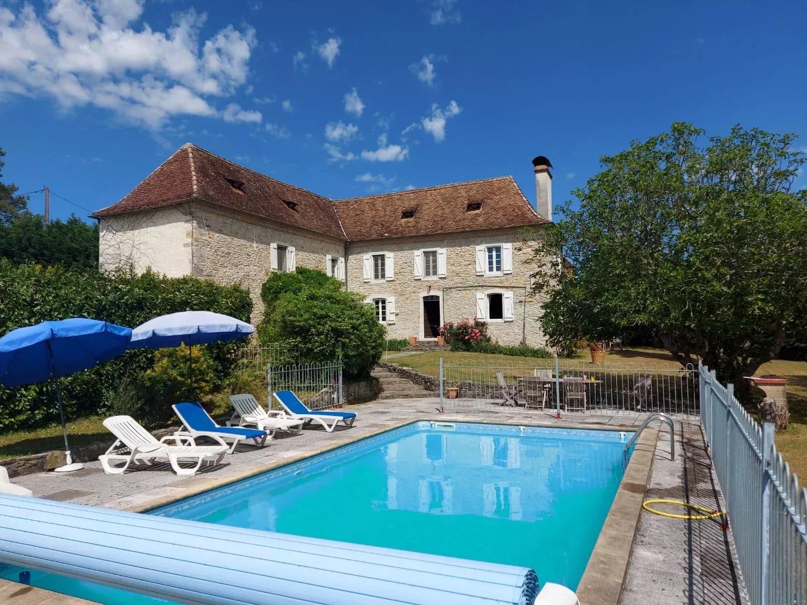 Beautiful Country Home With Outbuilding And Swimming Pool