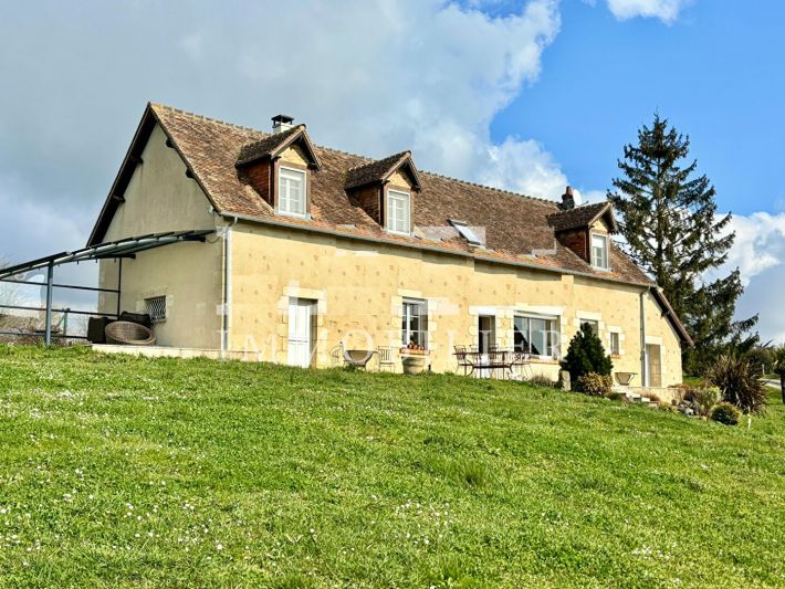 Detached Country House with Lake and  Open Views