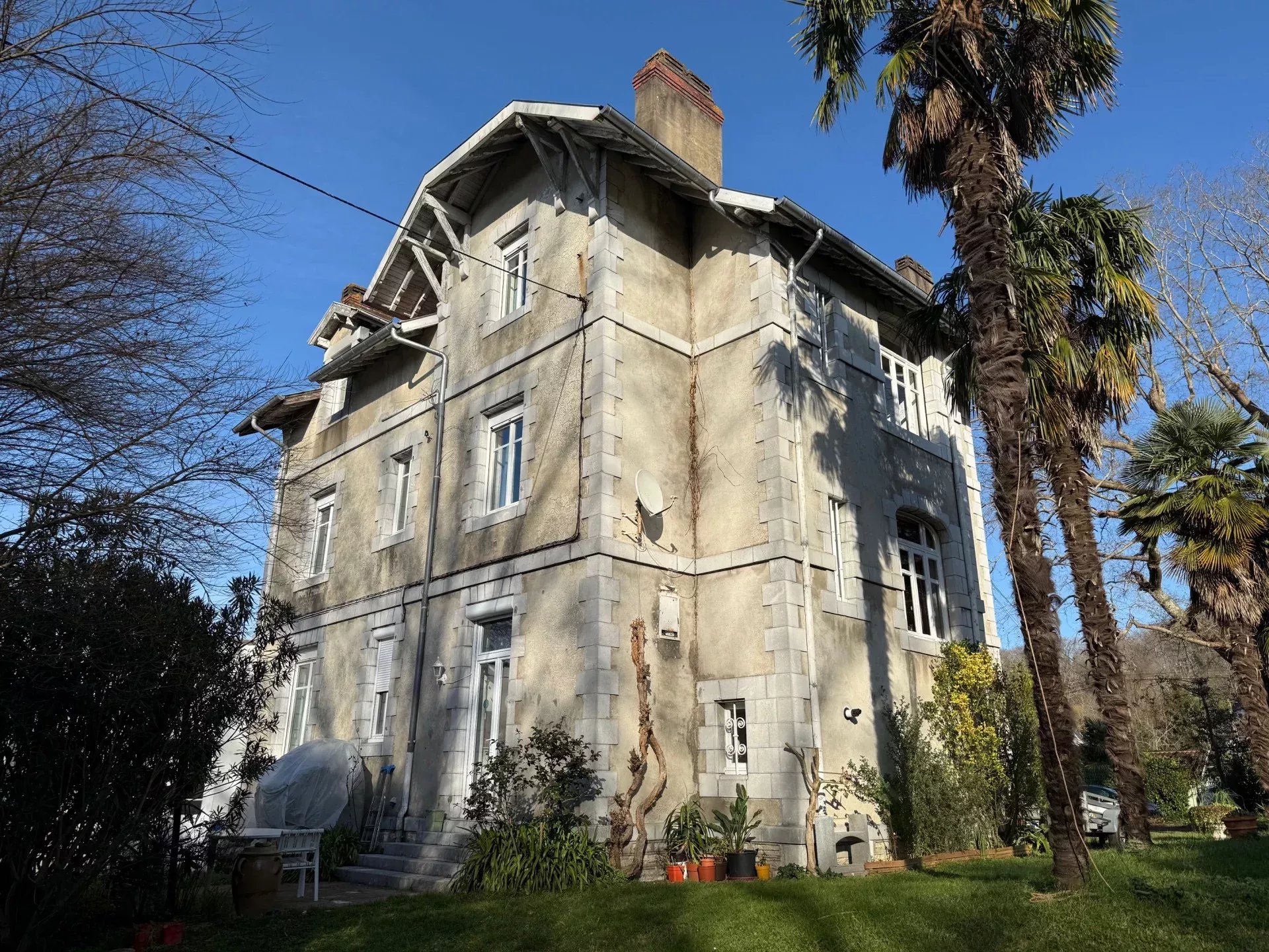 Beautiful Manor House with Landscaped Gardens