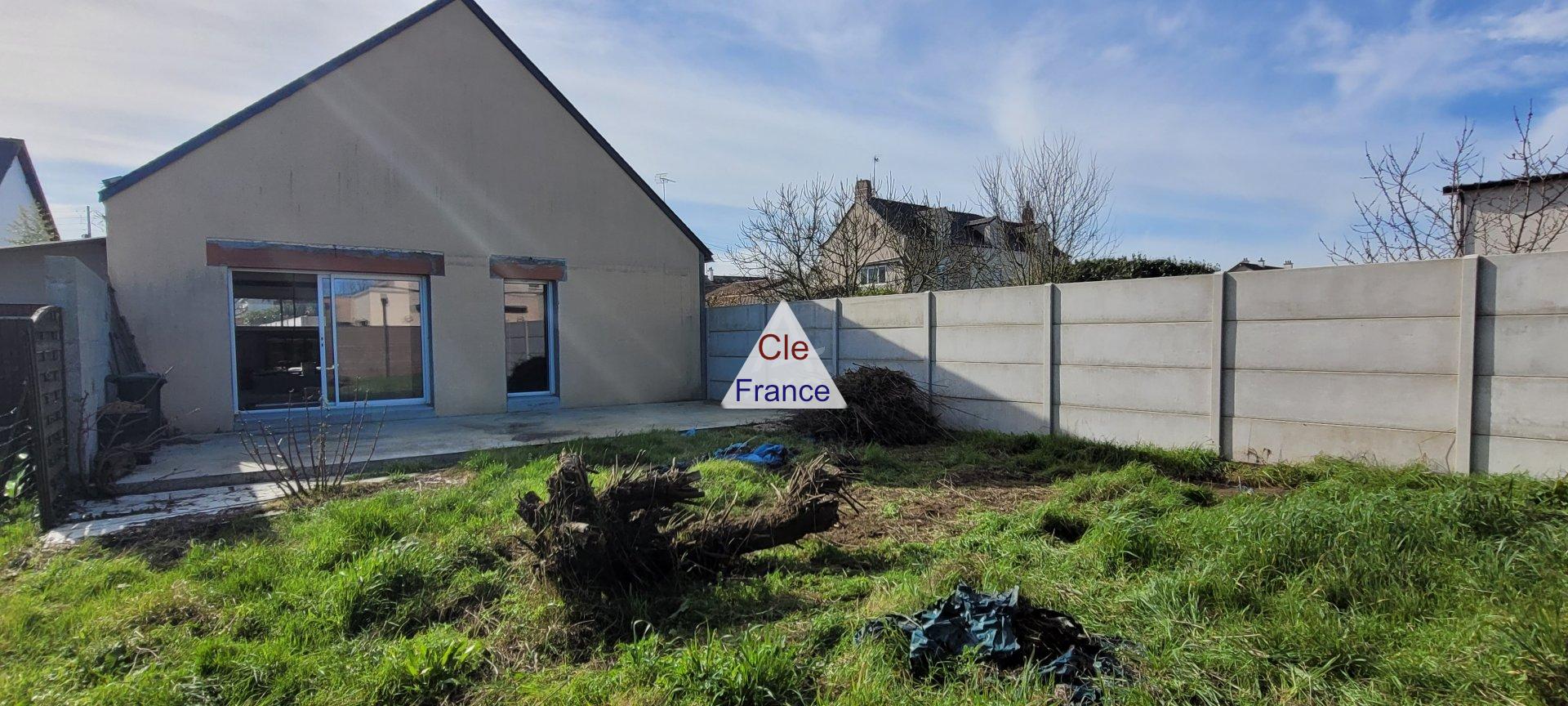 Contemporary Detached House with Garden