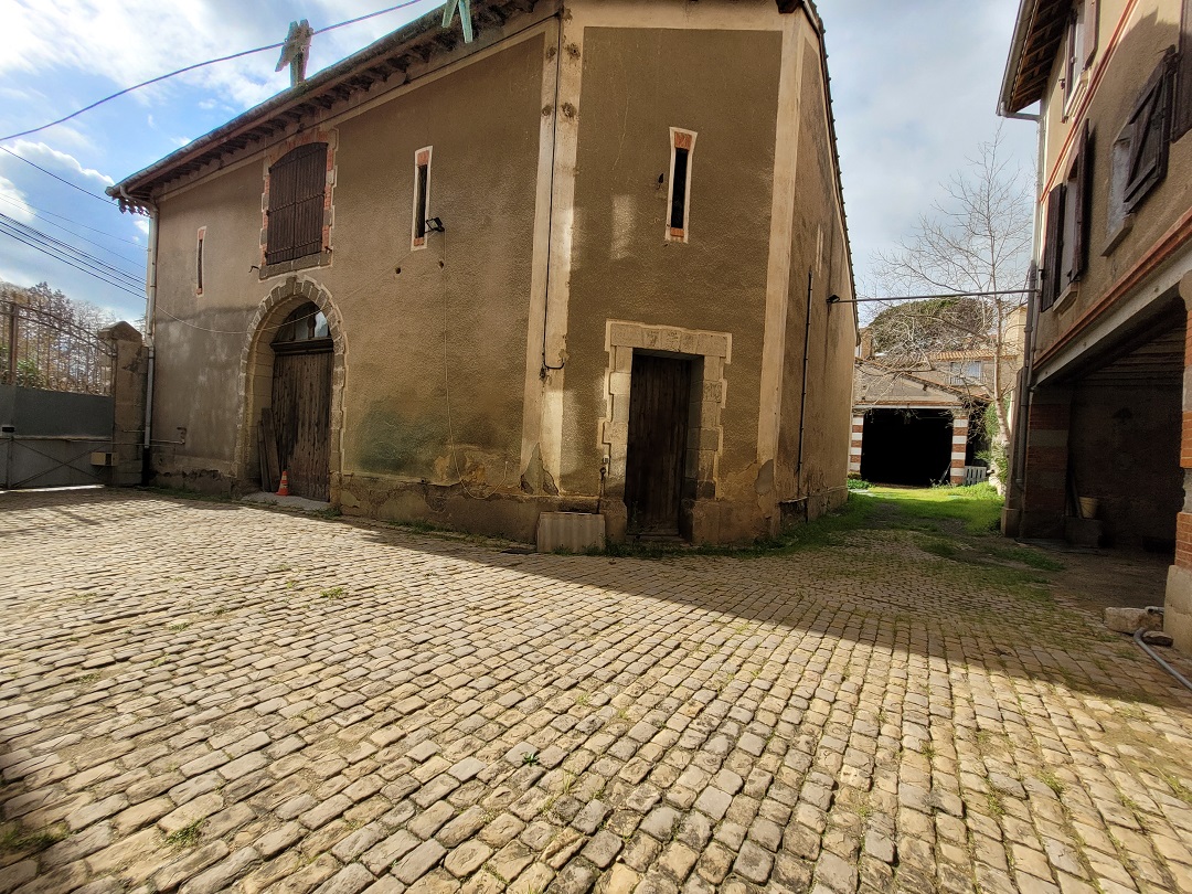 Former Wine Domaine in Lovely Village