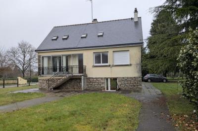 Detached Country House with Garden by the Coast