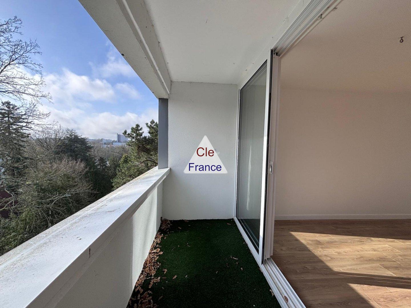 Apartment with Views from the Balcony