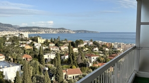 Apartment with Balconies and Sea View