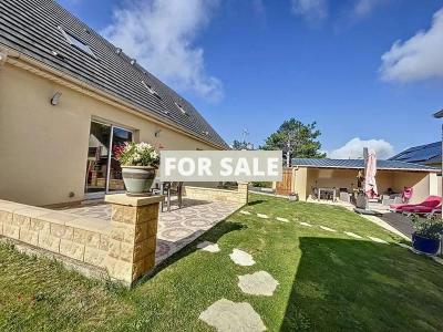 Detached House with Garden by the Coast