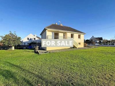 Detached House with Garden by the Coast