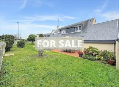 Detached House with Garden by the Coast