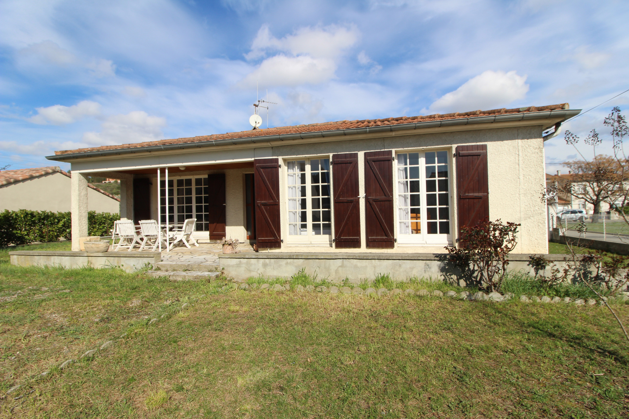Single Storey Villa With Garden