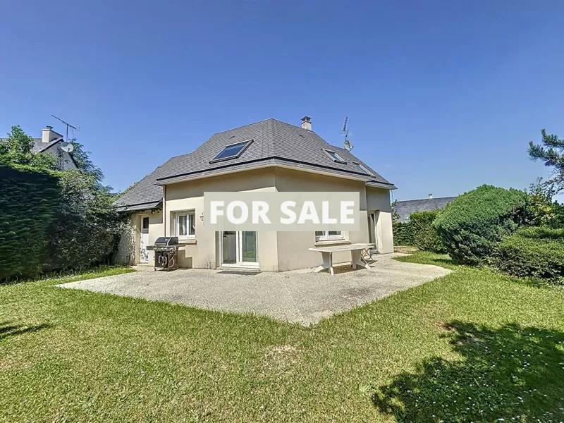 Detached House with Landscaped Garden