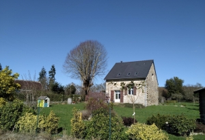 Detached Country House with Landscaped Garden