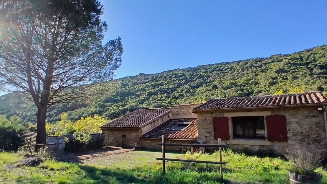 Former Stone Barn Entirely Converted With 105 M2 Of Living Space Offering 2 Bedrooms On A 7133 M2 Pl