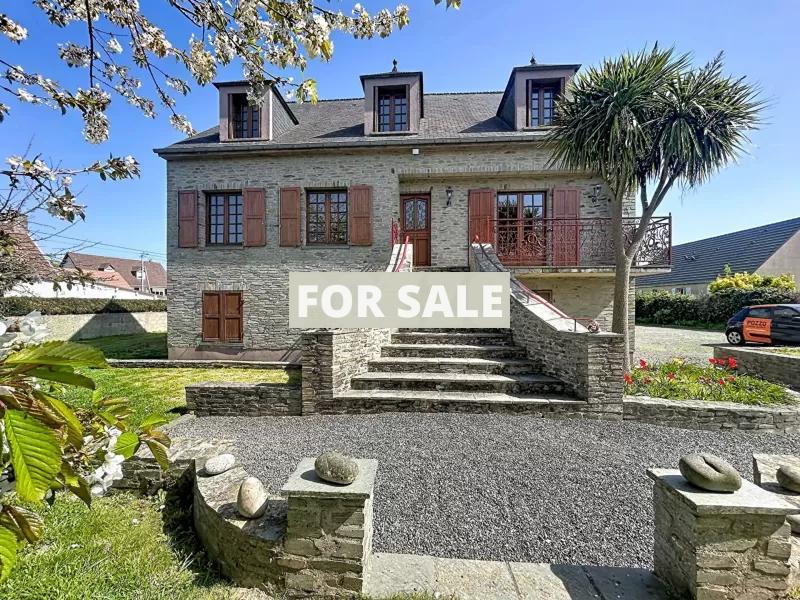 Detached House with Garden by the Coast