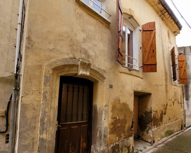 Village House With Garage in Tourist Sector