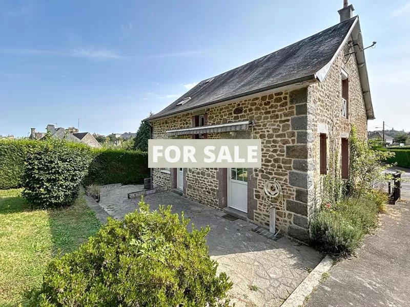 Detached Country House with Landscaped Garden