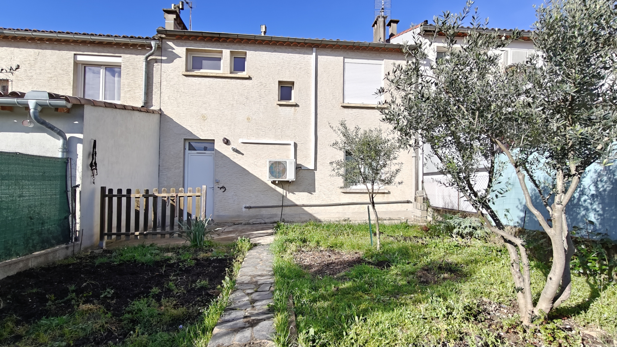 Town House with Neat Garden