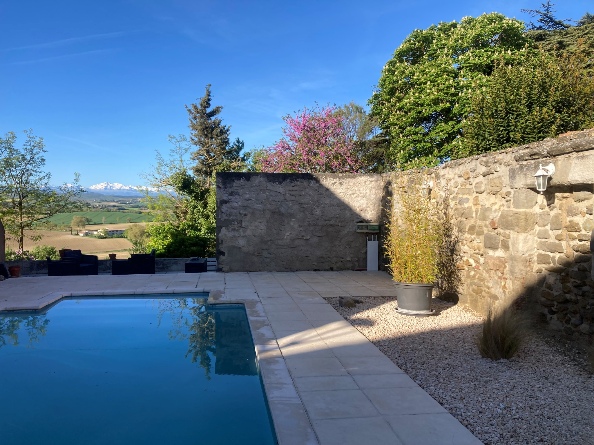 House with Swimming Pool and View of Pyrenees