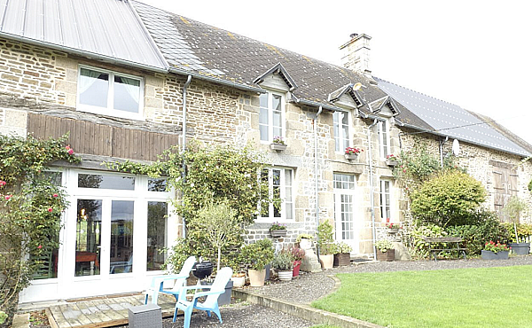 Longere Style Farmhouse with Guest Gite and Outbulding 