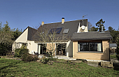 Detached House with Fitted Kitchen and Garden