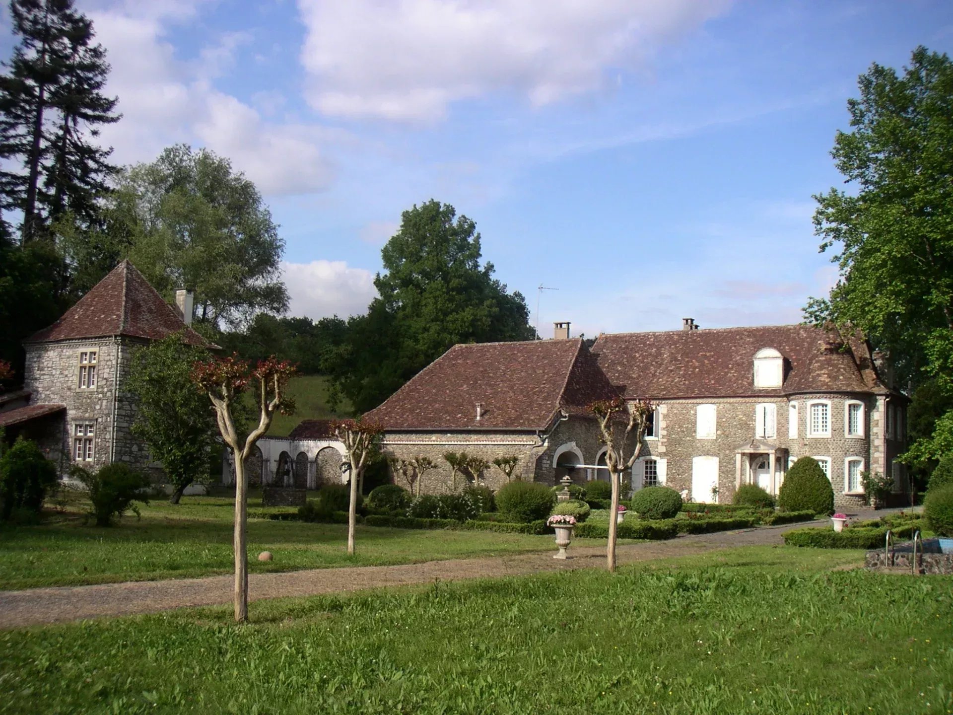 Exceptional House Nestled in 4 Hectares Of Grounds in a Peaceful Location
