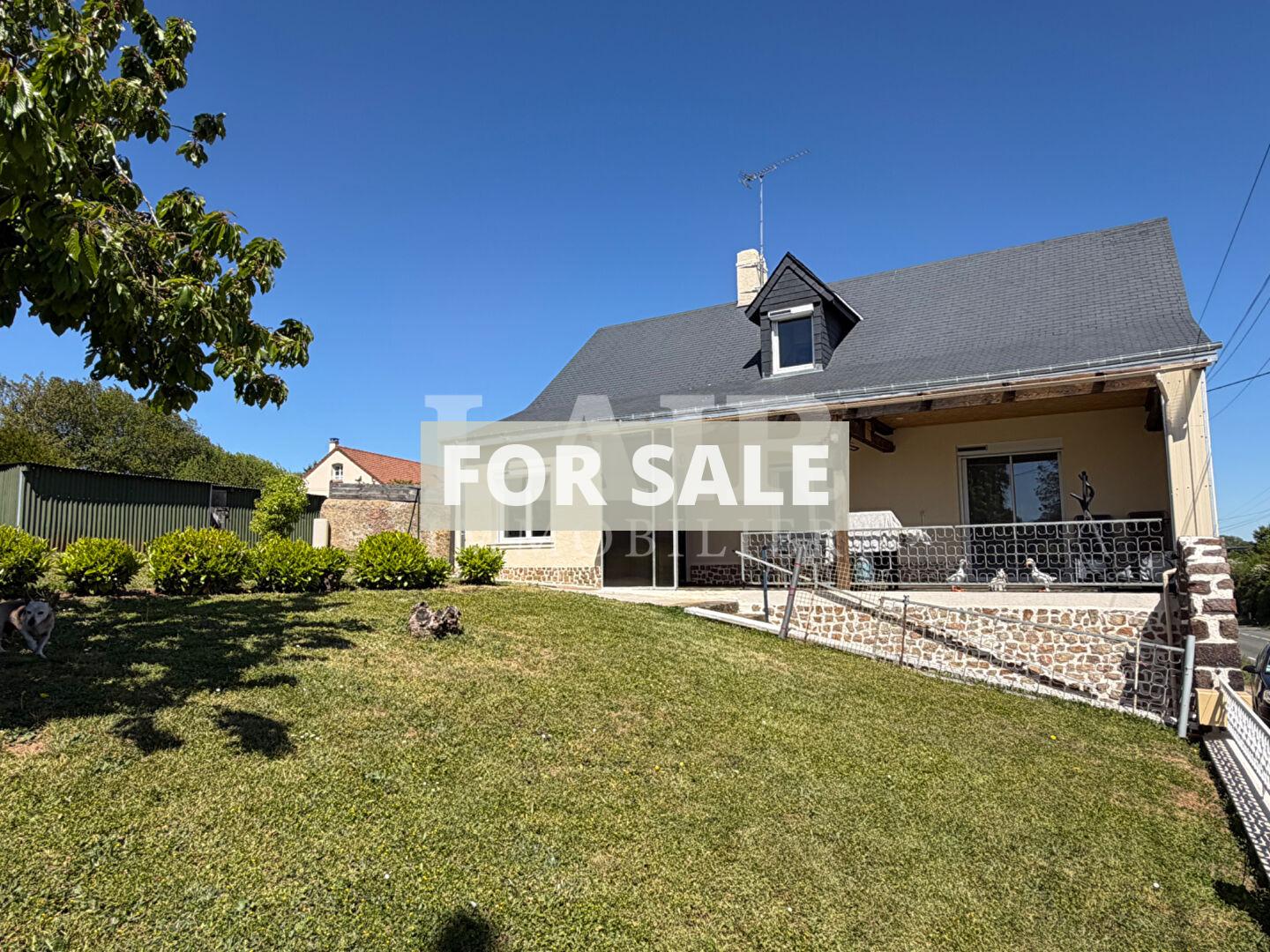 Detached Country House with Landscaped Garden