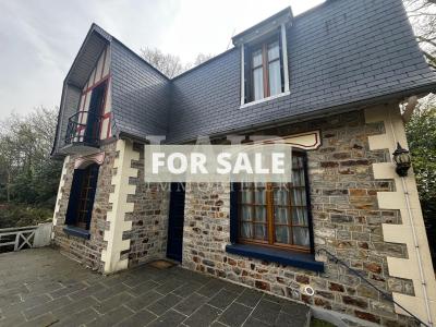 Detached Villa with Landscaped Gardens