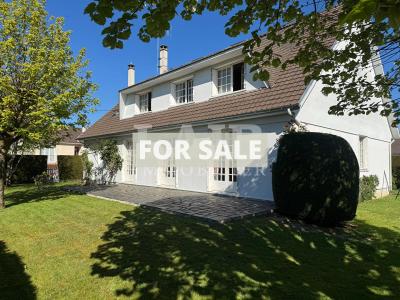 Detached House with Landscaped Gardens