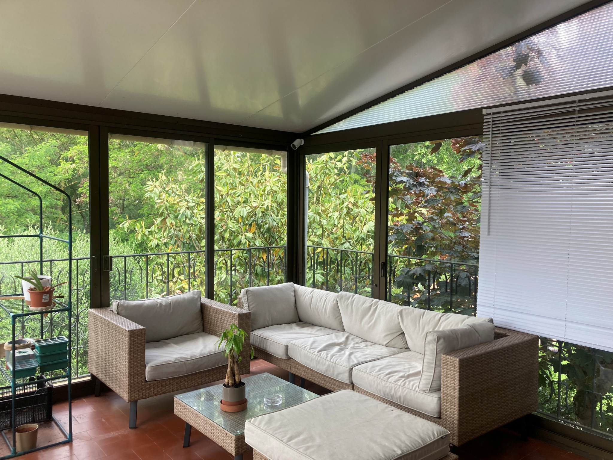 Detached Villa with Large Garage and Lovely Garden