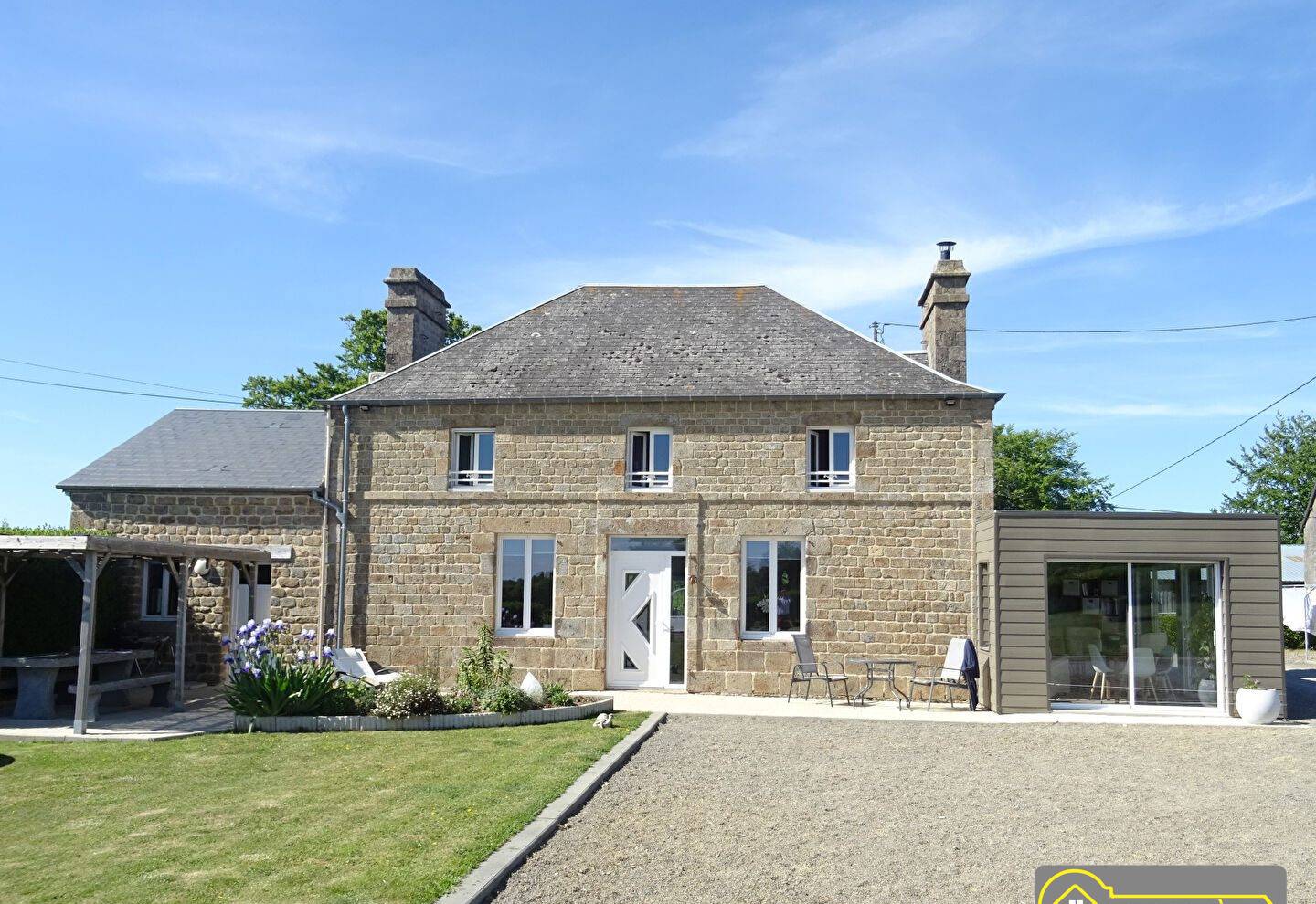 Detached House with Unobstructed Views of the Countryside