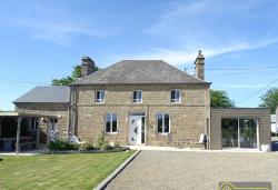 Detached House with Unobstructed Views of the Countryside
