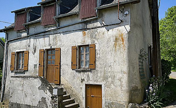 Habitable Detached House with Second House to Renovate
