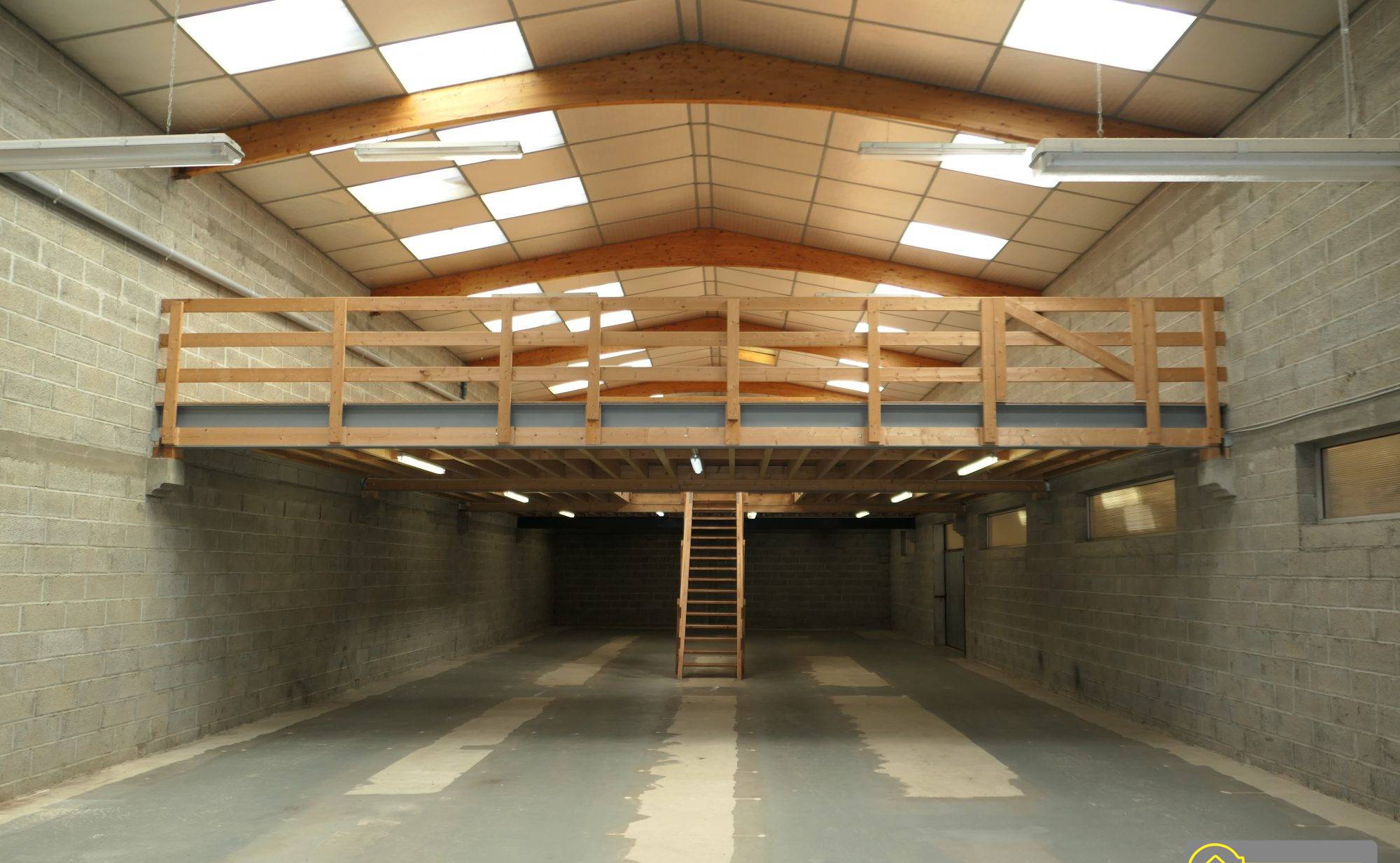 Building with 5 Apartments and Business Premises