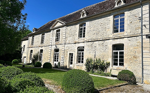 Stunning Manor House with Landscaped Gardens