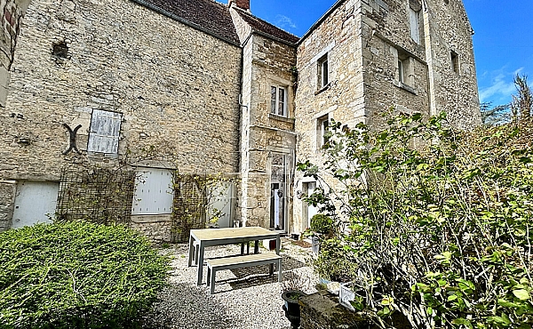 Property_For_Sale_in_France-with_Cle_France_Join_our_mailing_List_DJV06003_b