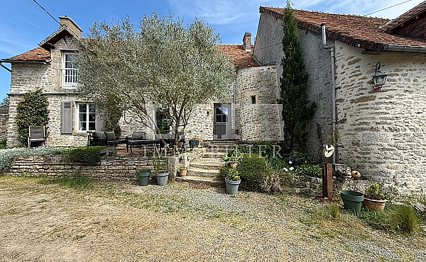 Property_For_Sale_in_France-with_Cle_France_Join_our_mailing_List_DJV06005_a