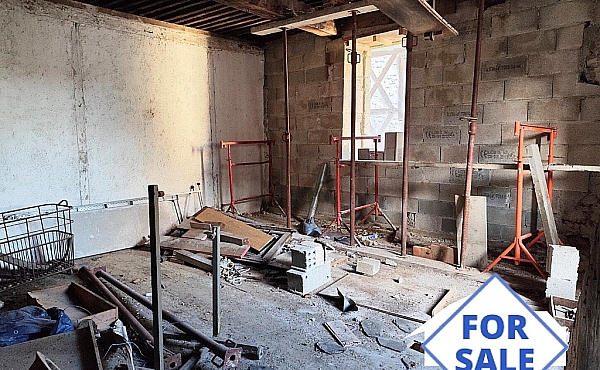 Property_For_Sale_in_France-with_Cle_France_Join_our_mailing_List_ERS00106_(1)