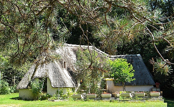 Detached Thatched Country House in Rural Limousin
