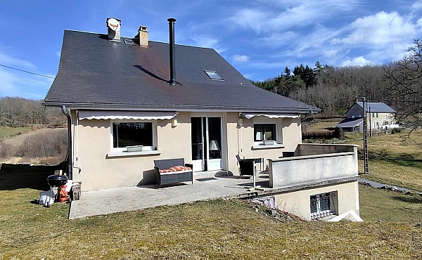 Detached Cointry House with Outbuildings and Open Views