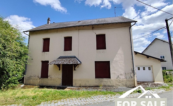 Detached House to Renovate in Rural Limousin Village