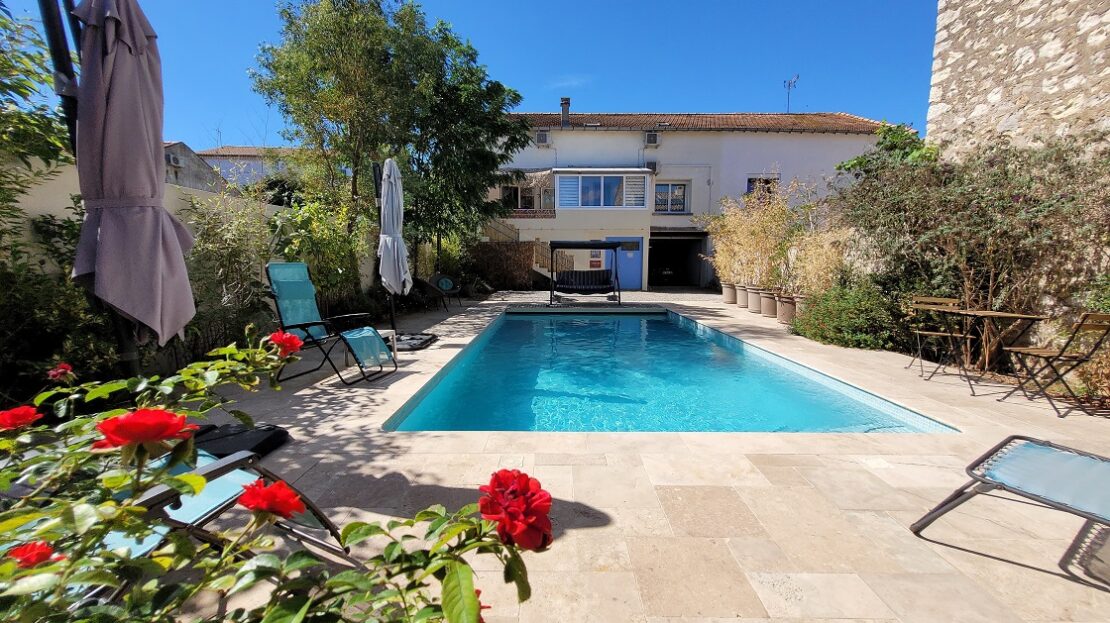 Completely Renovated Villa With Garage, Terrace, Heated Swimming Pool